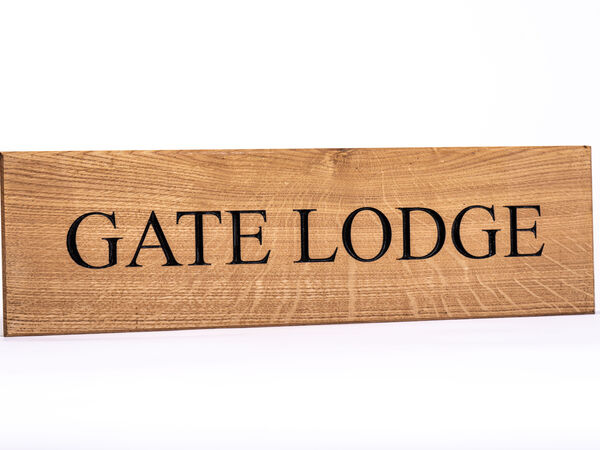 Routed Oak Plaque Gate Lodge